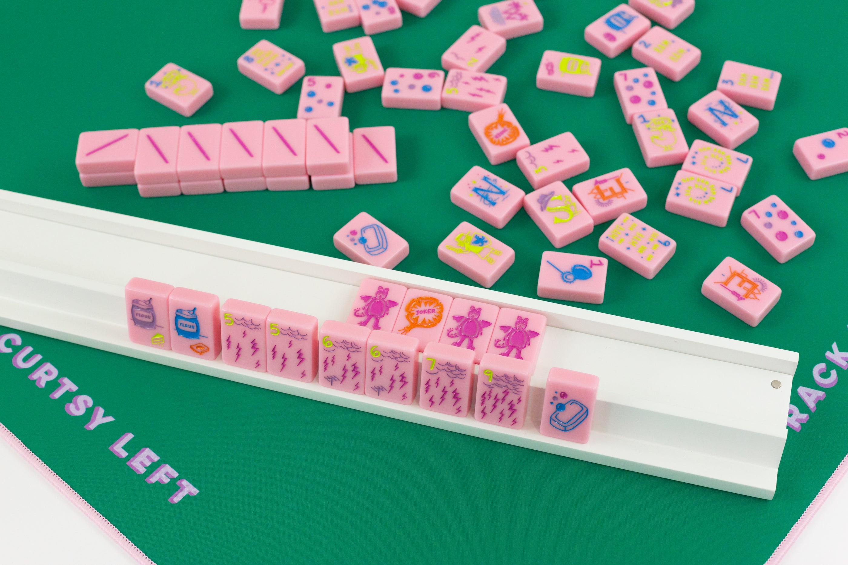 Pink Mahjong - play game online in full screen